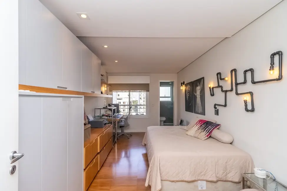Apartamento com 4 quartos à venda, 300m2 em Moema, São Paulo - SP - imagem 3 Foto 3 de Apartamento com 4 quartos à venda, 300m2 em Moema, São Paulo - SP