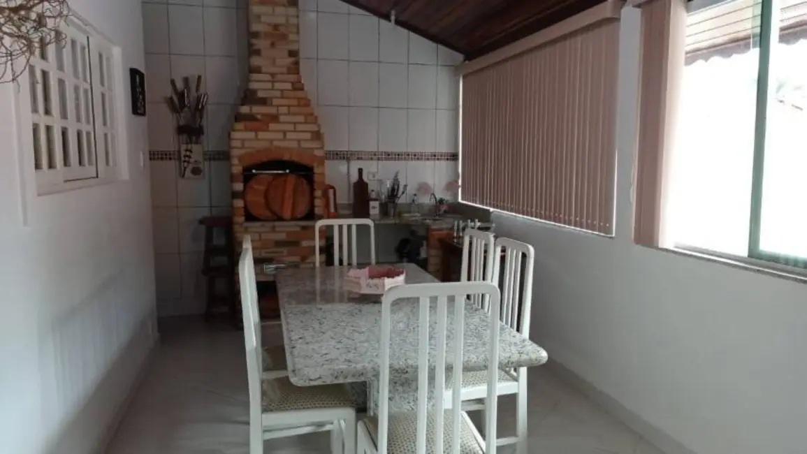 Foto 9 de Casa com 4 quartos à venda, 264m2 em Peruibe - SP