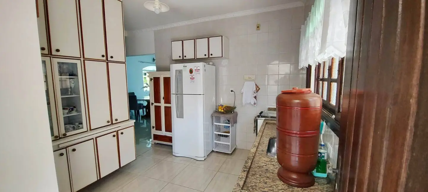 Casa com 4 quartos à venda, 250m2 em Peruibe - SP - imagem 2 Foto 2 de Casa com 4 quartos à venda, 250m2 em Peruibe - SP