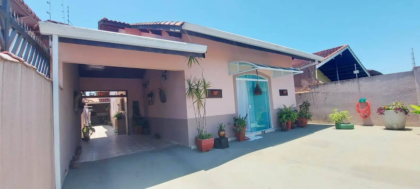 Casa com 4 quartos à venda, 250m2 em Peruibe - SP - imagem 1 Foto 1 de Casa com 4 quartos à venda, 250m2 em Peruibe - SP