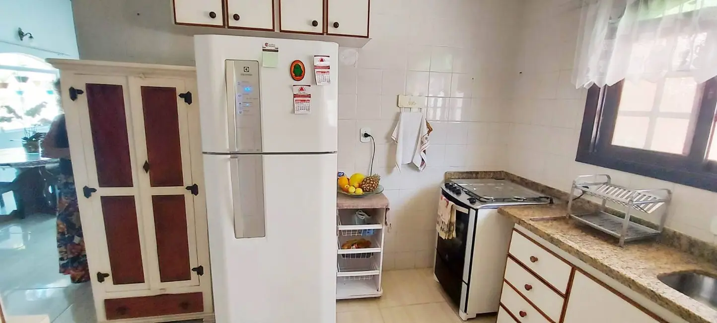 Casa com 4 quartos à venda, 250m2 em Peruibe - SP - imagem 3 Foto 3 de Casa com 4 quartos à venda, 250m2 em Peruibe - SP