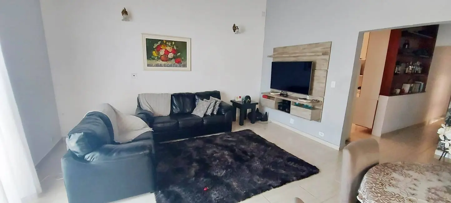 Casa com 4 quartos à venda, 250m2 em Peruibe - SP - imagem 7 Foto 7 de Casa com 4 quartos à venda, 250m2 em Peruibe - SP