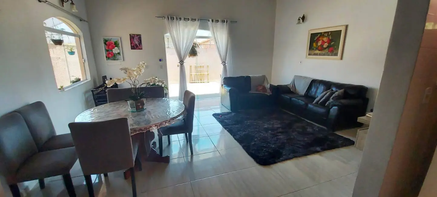 Casa com 4 quartos à venda, 250m2 em Peruibe - SP - imagem 5 Foto 5 de Casa com 4 quartos à venda, 250m2 em Peruibe - SP