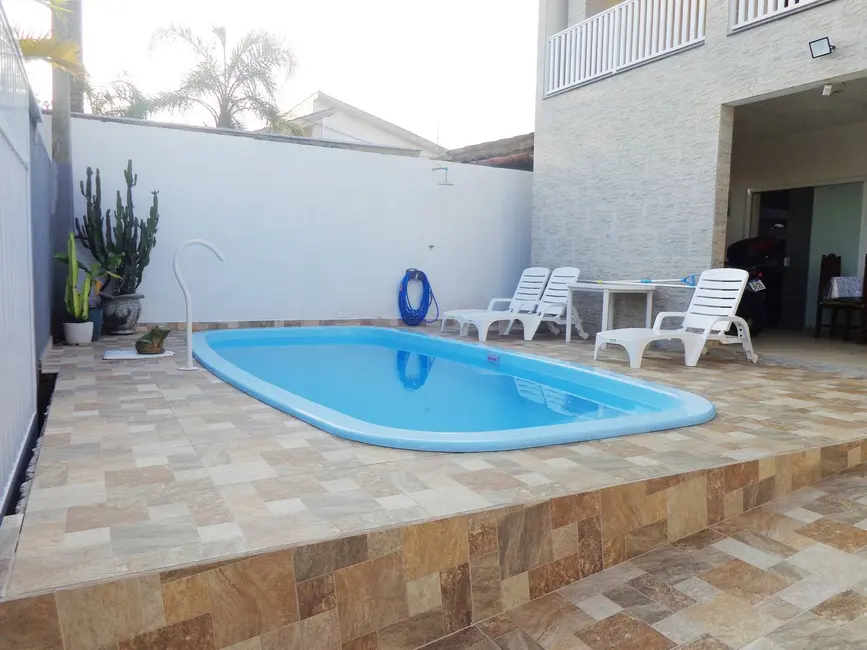 Casa com 6 quartos à venda, 250m2 em Peruibe - SP - imagem 3 Foto 3 de Casa com 6 quartos à venda, 250m2 em Peruibe - SP