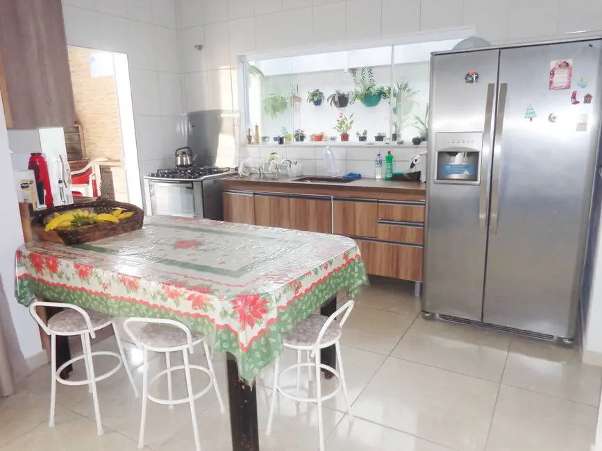 Casa com 6 quartos à venda, 250m2 em Peruibe - SP - imagem 7 Foto 7 de Casa com 6 quartos à venda, 250m2 em Peruibe - SP