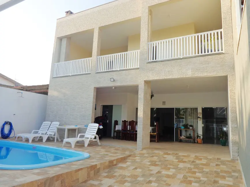 Casa com 6 quartos à venda, 250m2 em Peruibe - SP - imagem 2 Foto 2 de Casa com 6 quartos à venda, 250m2 em Peruibe - SP