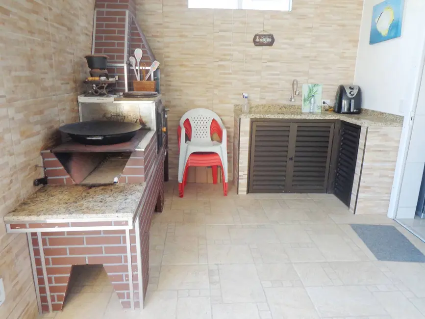 Casa com 6 quartos à venda, 250m2 em Peruibe - SP - imagem 4 Foto 4 de Casa com 6 quartos à venda, 250m2 em Peruibe - SP