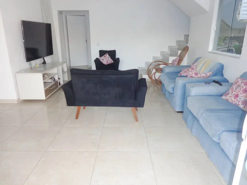 Casa com 6 quartos à venda, 250m2 em Peruibe - SP - imagem 5 Foto 5 de Casa com 6 quartos à venda, 250m2 em Peruibe - SP