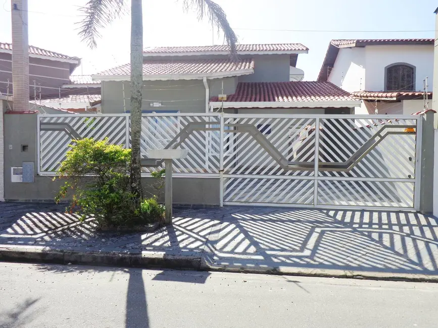 Foto 1 de Casa com 4 quartos à venda, 286m2 em Peruibe - SP
