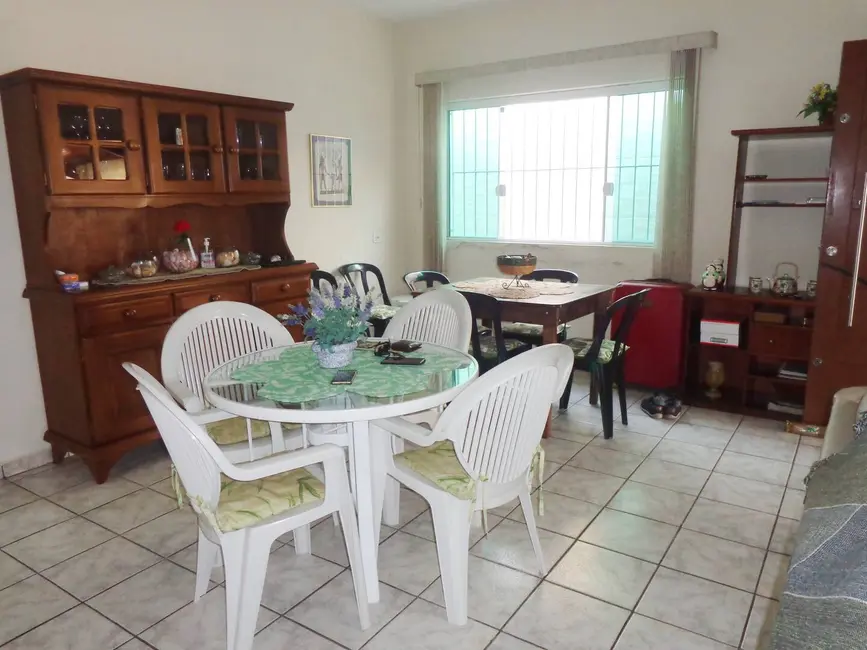 Casa com 4 quartos à venda, 250m2 em Peruibe - SP - imagem 3 Foto 3 de Casa com 4 quartos à venda, 250m2 em Peruibe - SP