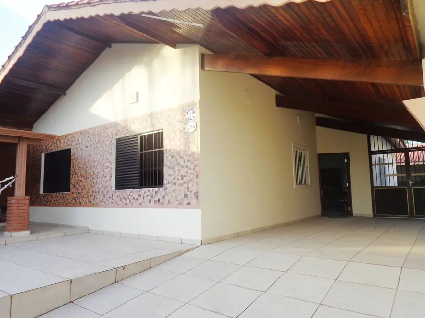 Foto 1 de Casa com 4 quartos à venda, 250m2 em Peruibe - SP