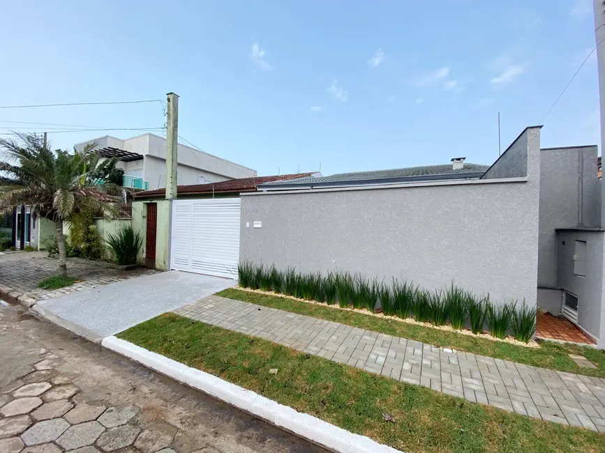 Foto 1 de Casa com 3 quartos à venda, 250m2 em Peruibe - SP