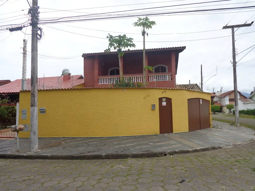 Foto 1 de Casa com 3 quartos à venda em Peruibe - SP