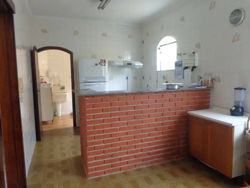 Casa com 3 quartos à venda em Peruibe - SP - imagem 5 Foto 5 de Casa com 3 quartos à venda em Peruibe - SP