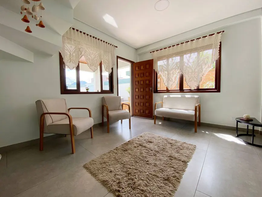 Casa com 5 quartos à venda em Peruibe - SP - imagem 4 Foto 4 de Casa com 5 quartos à venda em Peruibe - SP