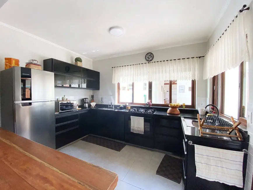 Casa com 5 quartos à venda em Peruibe - SP - imagem 8 Foto 8 de Casa com 5 quartos à venda em Peruibe - SP