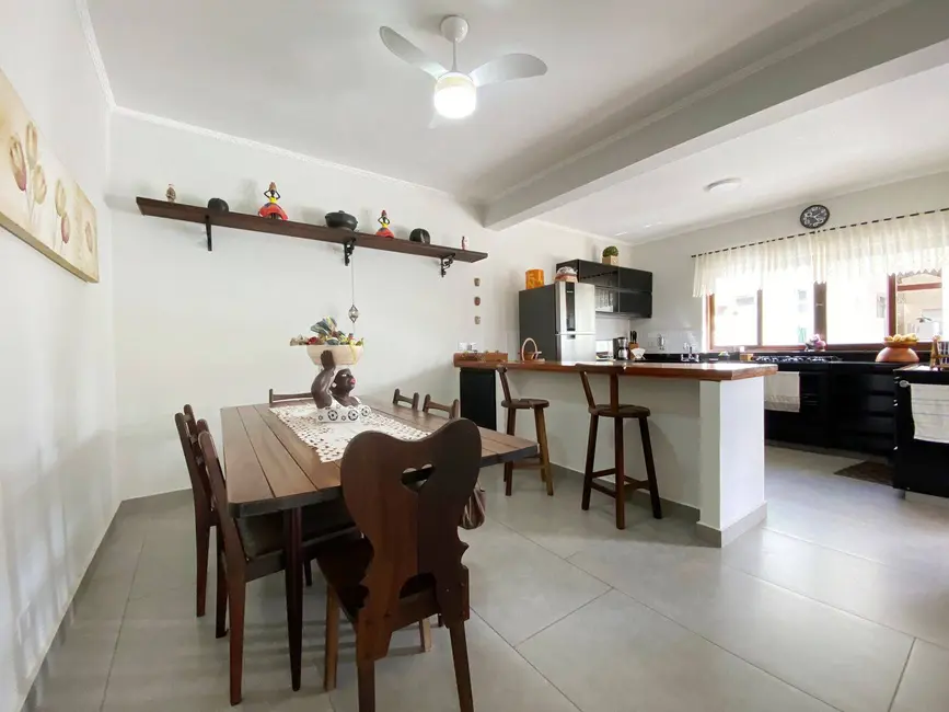 Casa com 5 quartos à venda em Peruibe - SP - imagem 7 Foto 7 de Casa com 5 quartos à venda em Peruibe - SP