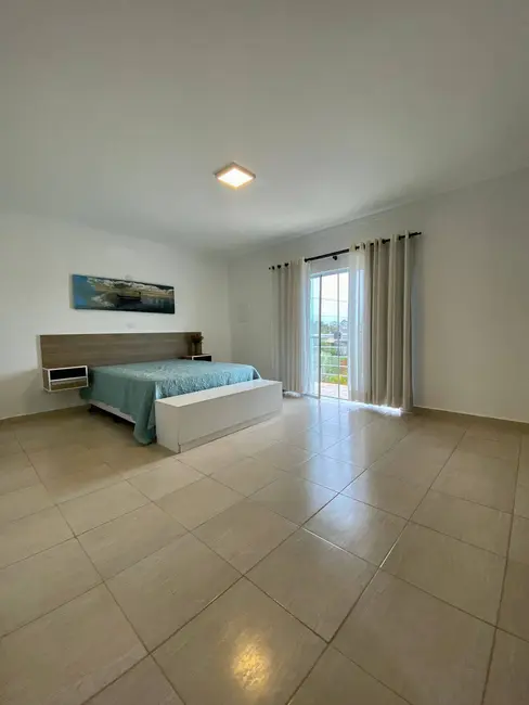 Casa com 4 quartos à venda em Peruibe - SP - imagem 6 Foto 6 de Casa com 4 quartos à venda em Peruibe - SP