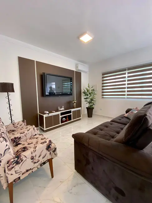 Casa com 4 quartos à venda em Peruibe - SP - imagem 3 Foto 3 de Casa com 4 quartos à venda em Peruibe - SP