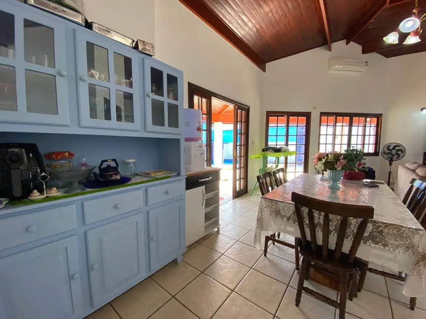 Casa com 3 quartos à venda, 576m2 em Peruibe - SP - imagem 4 Foto 4 de Casa com 3 quartos à venda, 576m2 em Peruibe - SP