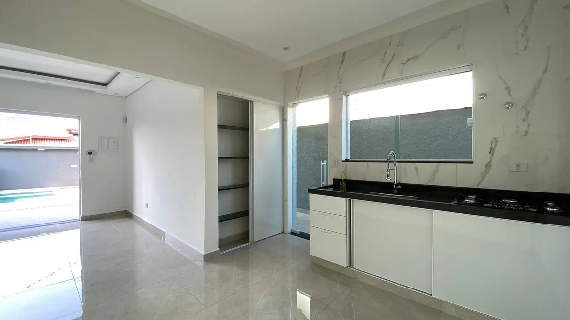 Casa com 3 quartos à venda, 250m2 em Peruibe - SP - imagem 4 Foto 4 de Casa com 3 quartos à venda, 250m2 em Peruibe - SP