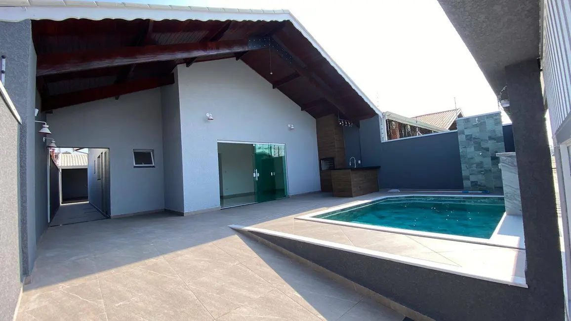 Foto 1 de Casa com 3 quartos à venda, 250m2 em Peruibe - SP