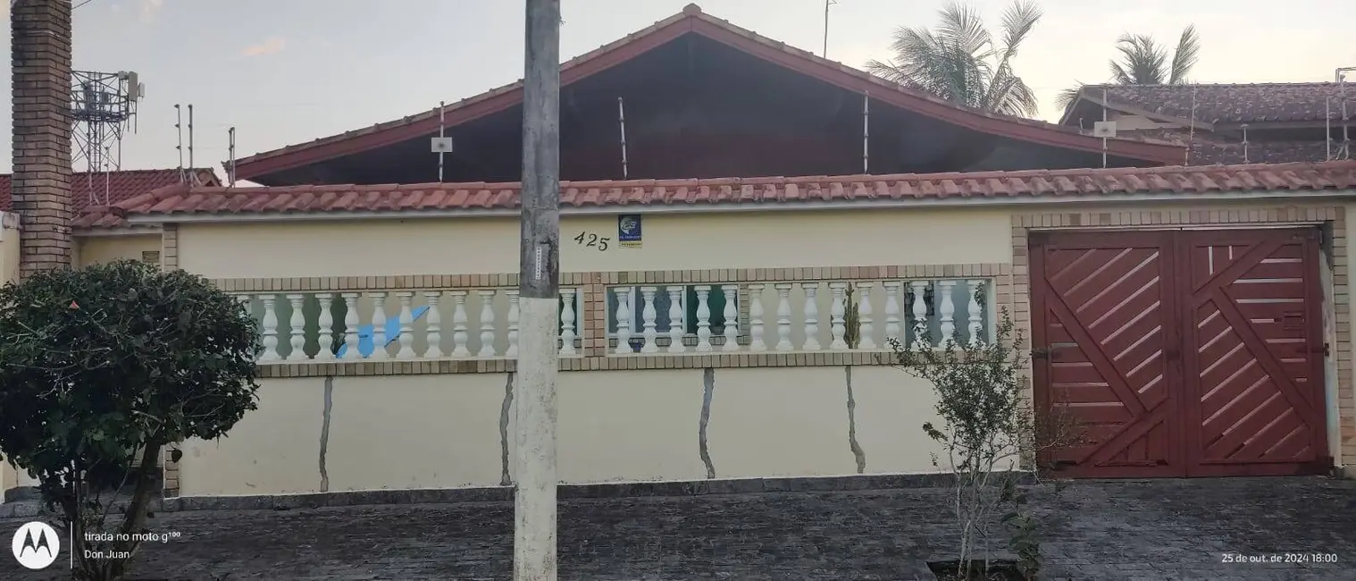 Foto 1 de Casa com 3 quartos à venda e para alugar em Peruibe - SP