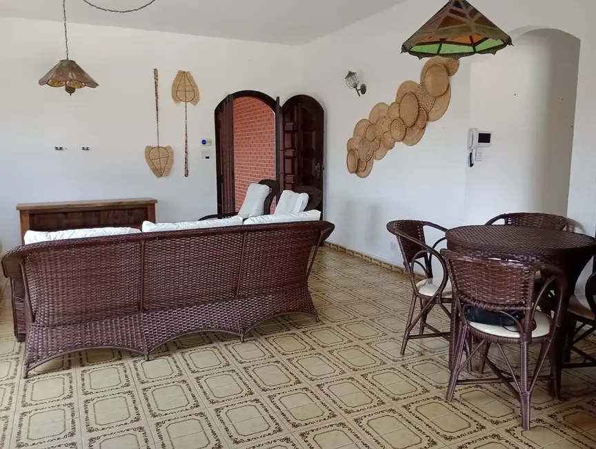 Casa com 5 quartos à venda, 520m2 em Peruibe - SP - imagem 4 Foto 4 de Casa com 5 quartos à venda, 520m2 em Peruibe - SP