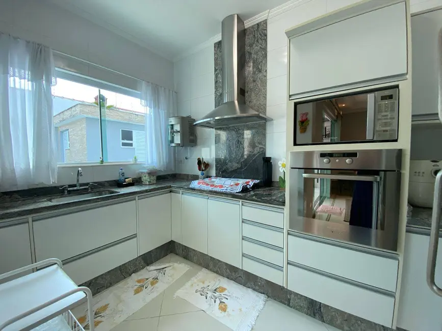 Casa com 4 quartos à venda, 250m2 em Peruibe - SP - imagem 6 Foto 6 de Casa com 4 quartos à venda, 250m2 em Peruibe - SP