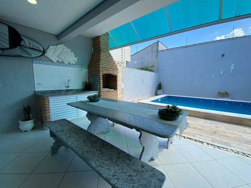 Casa com 4 quartos à venda, 250m2 em Peruibe - SP - imagem 3 Foto 3 de Casa com 4 quartos à venda, 250m2 em Peruibe - SP