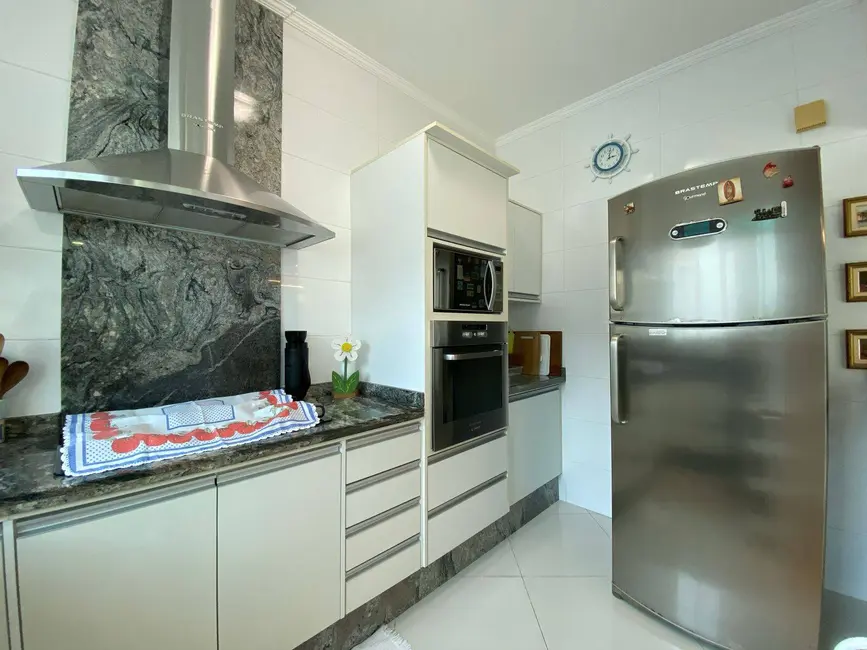 Casa com 4 quartos à venda, 250m2 em Peruibe - SP - imagem 7 Foto 7 de Casa com 4 quartos à venda, 250m2 em Peruibe - SP