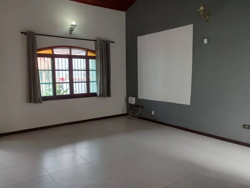Casa com 3 quartos à venda, 250m2 em Peruibe - SP - imagem 3 Foto 3 de Casa com 3 quartos à venda, 250m2 em Peruibe - SP