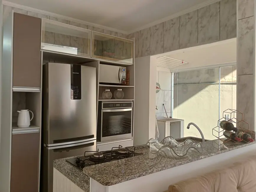 Foto 3 de Casa com 2 quartos à venda em Peruibe - SP