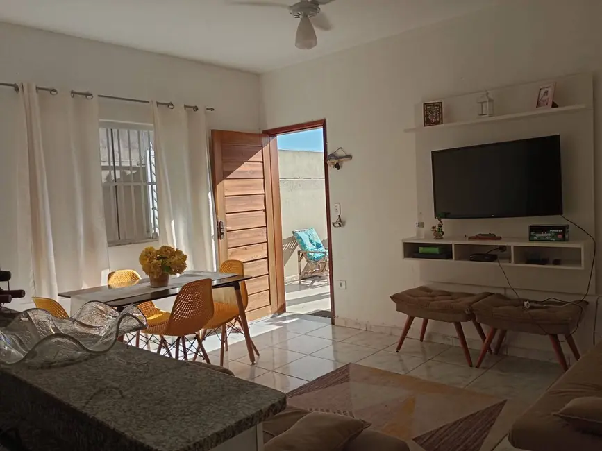 Foto 2 de Casa com 2 quartos à venda em Peruibe - SP