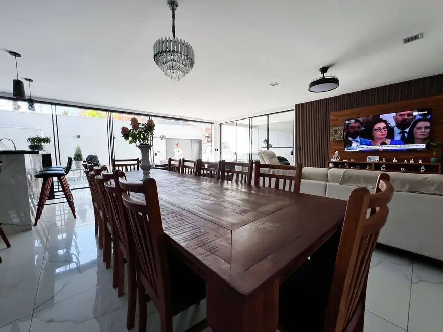 Casa com 4 quartos à venda, 360m2 em Peruibe - SP - imagem 5 Foto 5 de Casa com 4 quartos à venda, 360m2 em Peruibe - SP