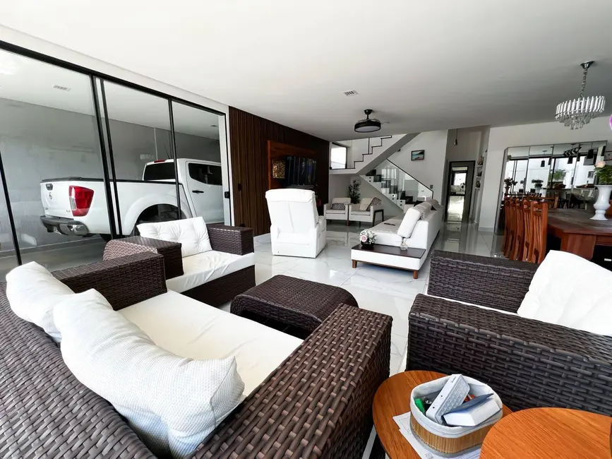 Casa com 4 quartos à venda, 360m2 em Peruibe - SP - imagem 3 Foto 3 de Casa com 4 quartos à venda, 360m2 em Peruibe - SP