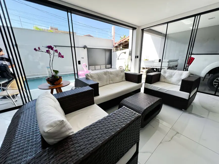 Casa com 4 quartos à venda, 360m2 em Peruibe - SP - imagem 6 Foto 6 de Casa com 4 quartos à venda, 360m2 em Peruibe - SP