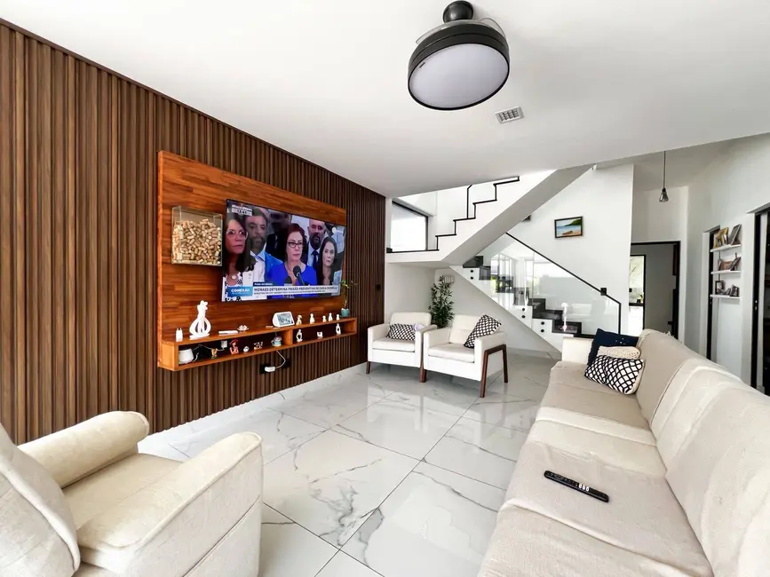 Casa com 4 quartos à venda, 360m2 em Peruibe - SP - imagem 4 Foto 4 de Casa com 4 quartos à venda, 360m2 em Peruibe - SP