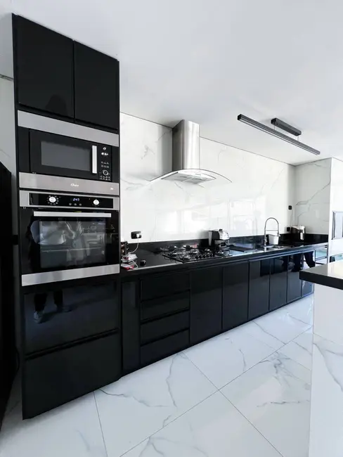 Casa com 4 quartos à venda, 360m2 em Peruibe - SP - imagem 8 Foto 8 de Casa com 4 quartos à venda, 360m2 em Peruibe - SP