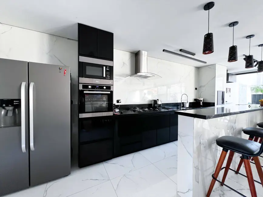 Casa com 4 quartos à venda, 360m2 em Peruibe - SP - imagem 7 Foto 7 de Casa com 4 quartos à venda, 360m2 em Peruibe - SP