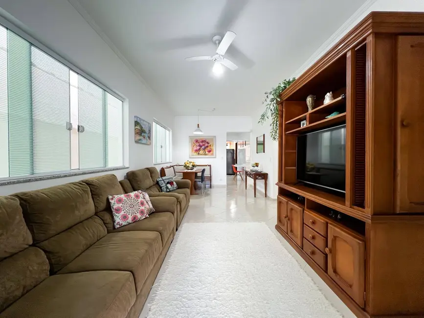 Casa com 3 quartos à venda, 287m2 em Peruibe - SP - imagem 2 Foto 2 de Casa com 3 quartos à venda, 287m2 em Peruibe - SP