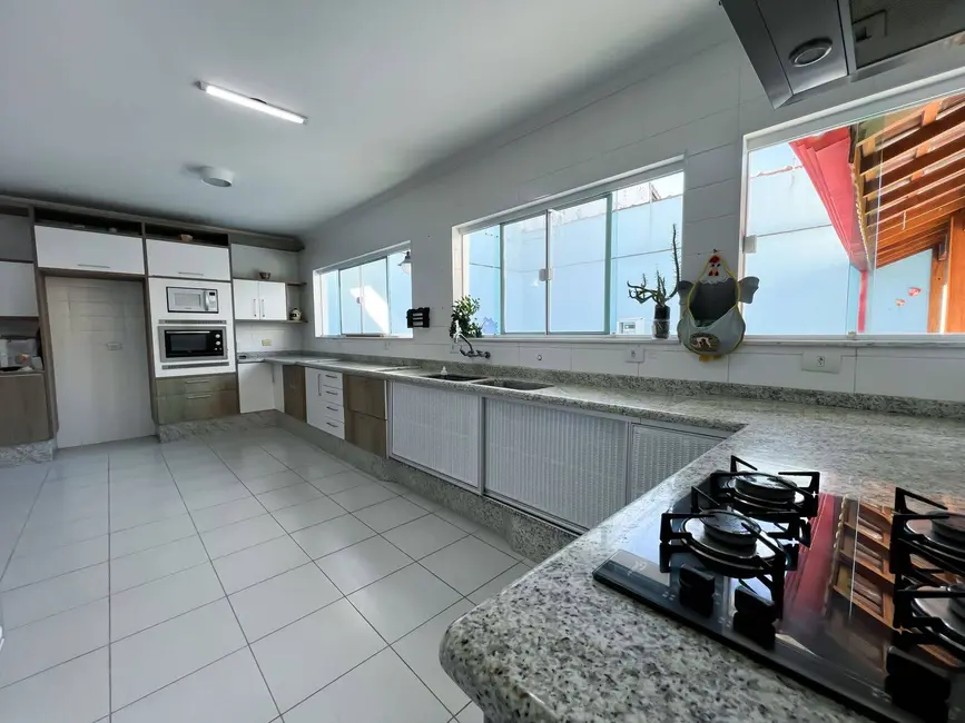 Foto 4 de Casa com 4 quartos à venda, 250m2 em Peruibe - SP