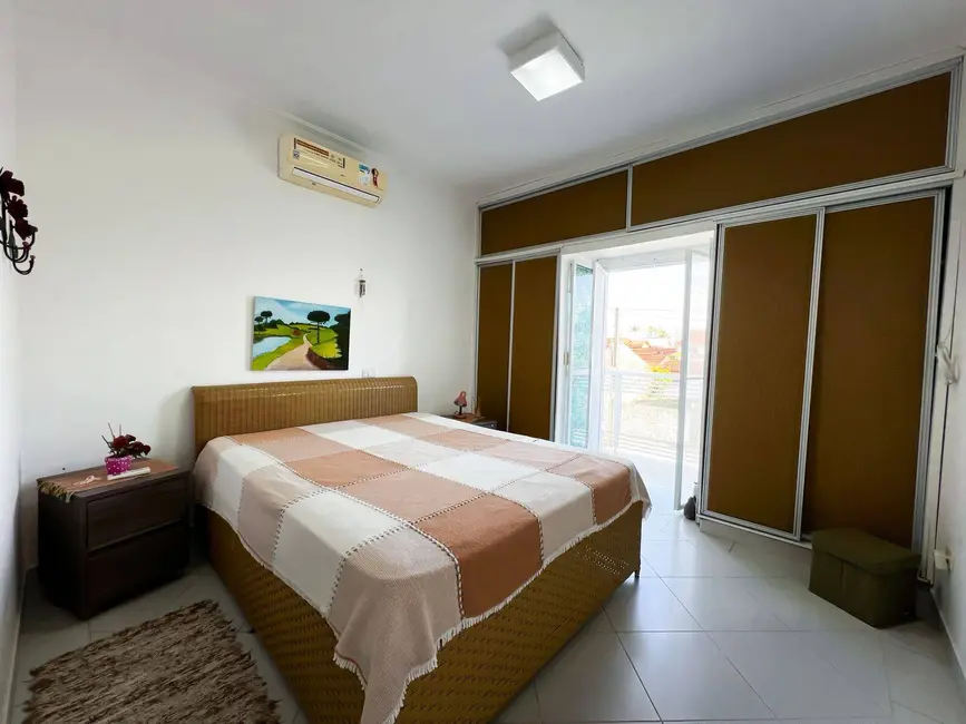 Foto 9 de Casa com 4 quartos à venda, 250m2 em Peruibe - SP