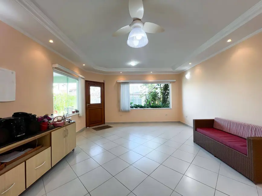 Foto 2 de Casa com 4 quartos à venda, 250m2 em Peruibe - SP