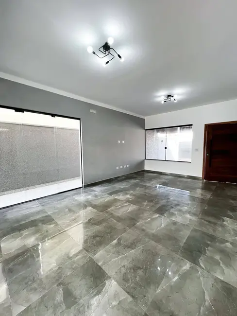 Casa com 3 quartos à venda, 354m2 em Peruibe - SP - imagem 3 Foto 3 de Casa com 3 quartos à venda, 354m2 em Peruibe - SP