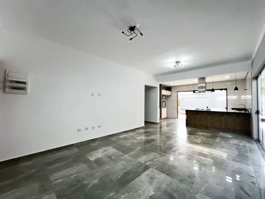 Casa com 3 quartos à venda, 354m2 em Peruibe - SP - imagem 2 Foto 2 de Casa com 3 quartos à venda, 354m2 em Peruibe - SP