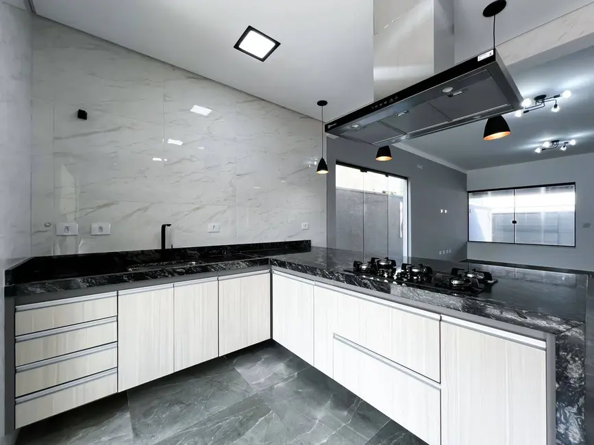 Casa com 3 quartos à venda, 354m2 em Peruibe - SP - imagem 4 Foto 4 de Casa com 3 quartos à venda, 354m2 em Peruibe - SP