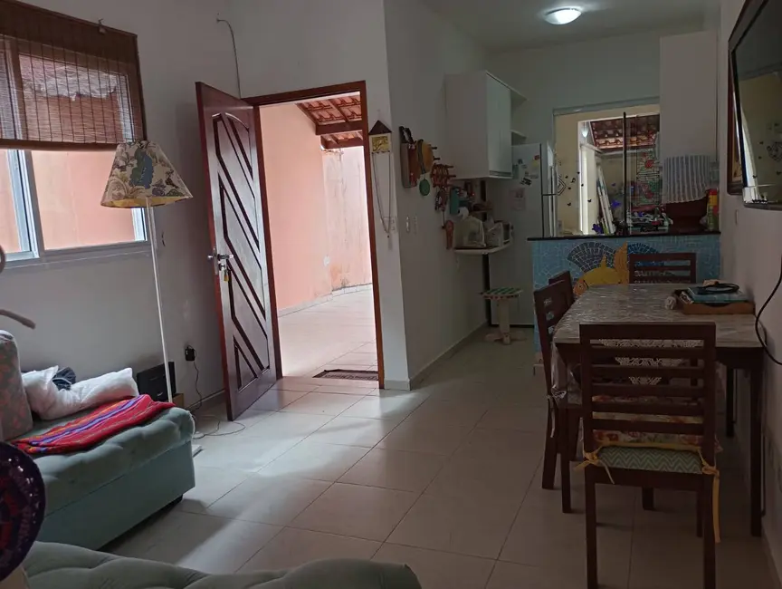 Casa com 2 quartos à venda em Peruibe - SP - imagem 3 Foto 3 de Casa com 2 quartos à venda em Peruibe - SP