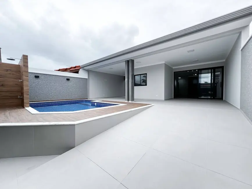 Foto 1 de Casa com 3 quartos à venda, 250m2 em Peruibe - SP