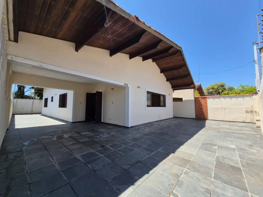 Foto 1 de Casa com 3 quartos à venda, 260m2 em Peruibe - SP